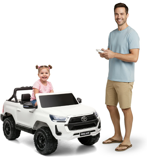 Pai acompanha filha na Mini Hilux Toyota